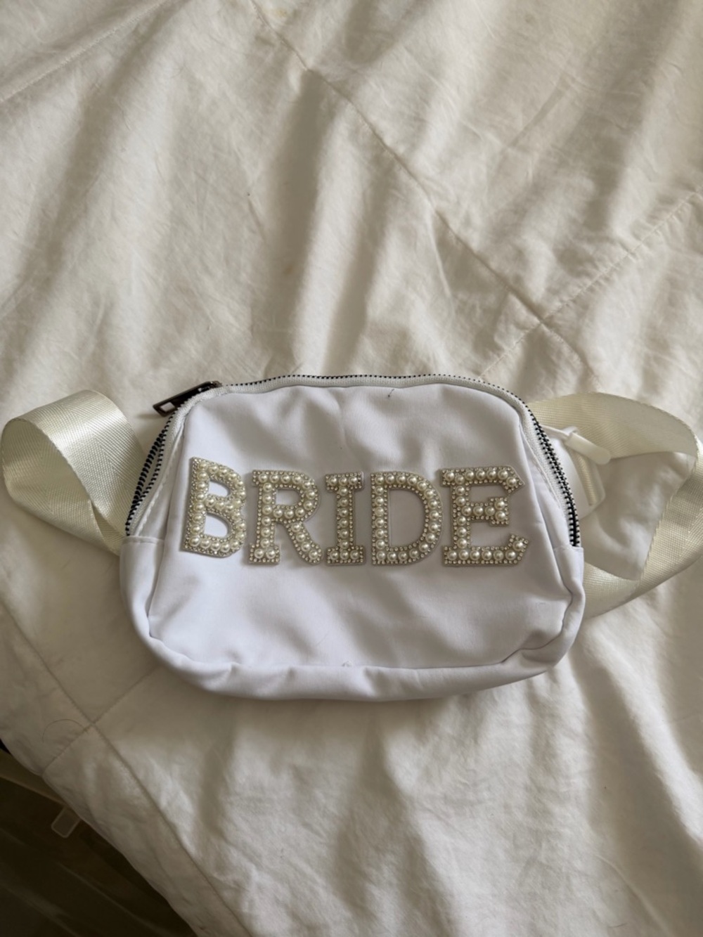 Bride White Pearl-Embellished Belt Bag